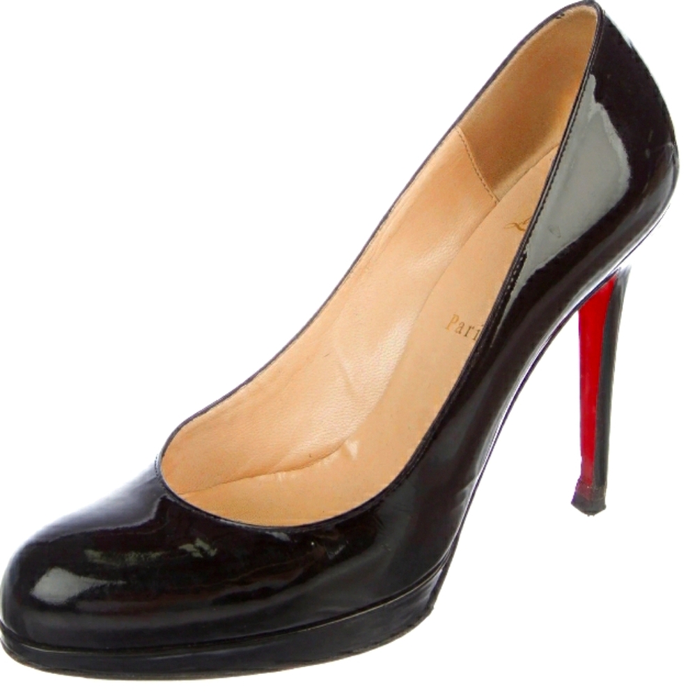 CHRISTIAN LOUBOUTIN 
Simple Patent Leather Pumps